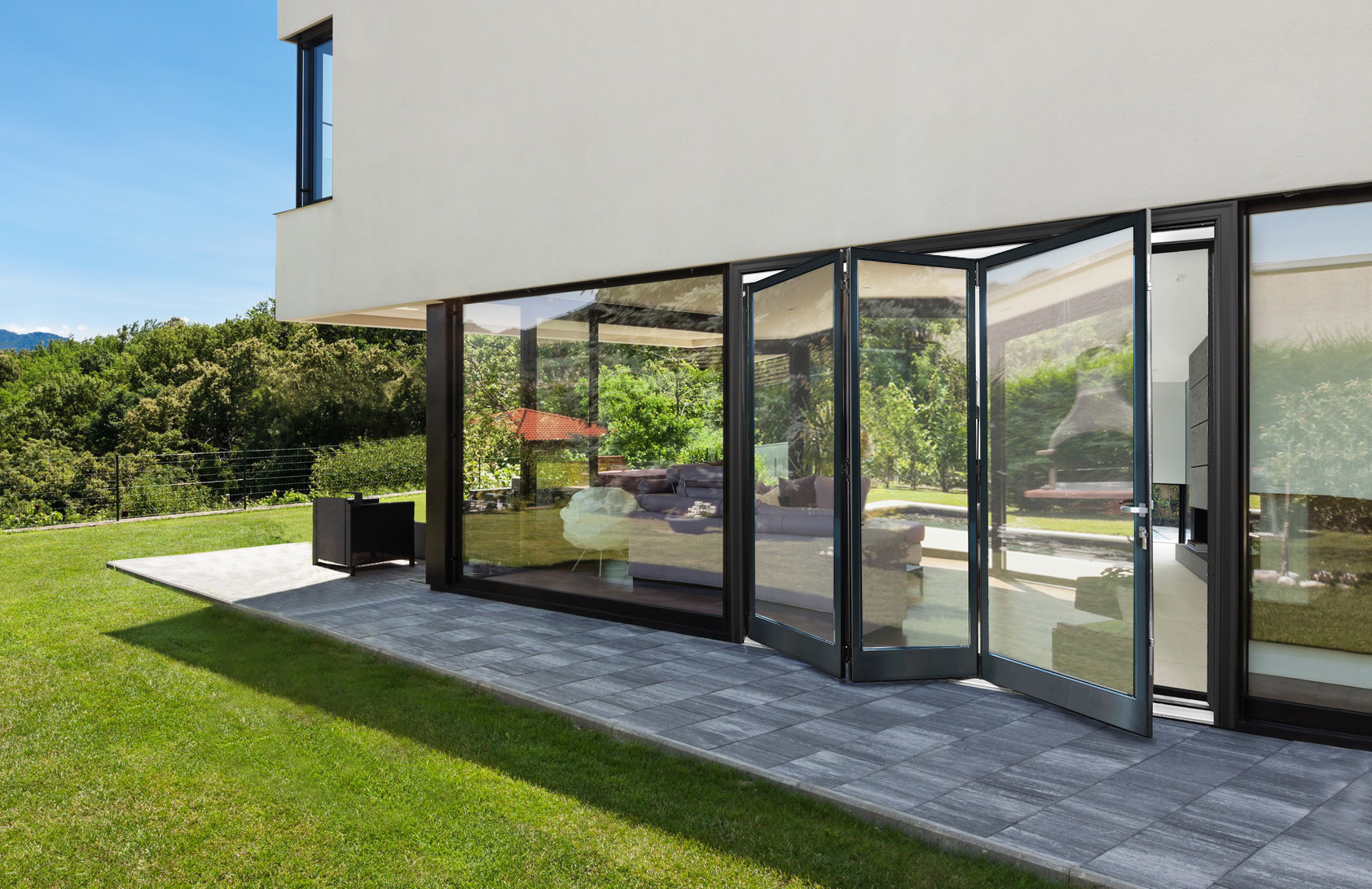 Bi-fold door